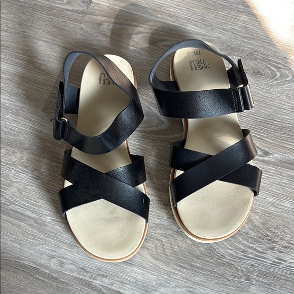 Time and Tru Shoes - Black sandals